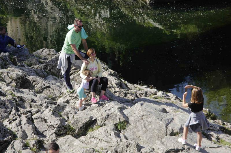 Sol y lleno total en Asturias en el puente del Pilar