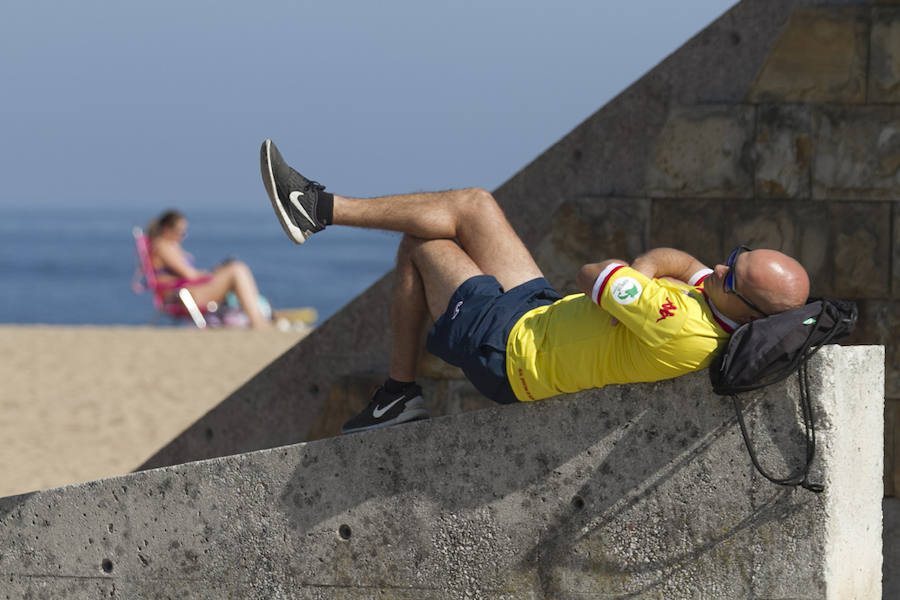 Sol y lleno total en Asturias en el puente del Pilar