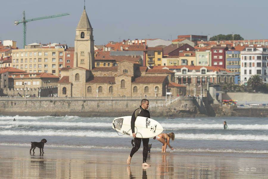 Sol y lleno total en Asturias en el puente del Pilar