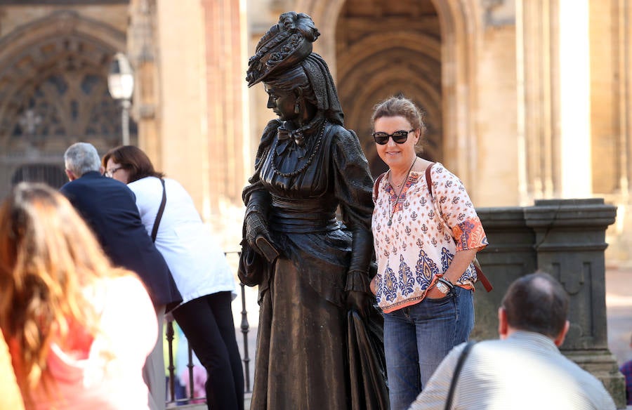 Sol y lleno total en Asturias en el puente del Pilar