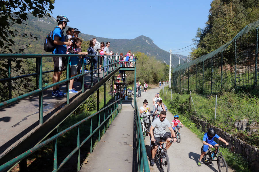 Sol y lleno total en Asturias en el puente del Pilar
