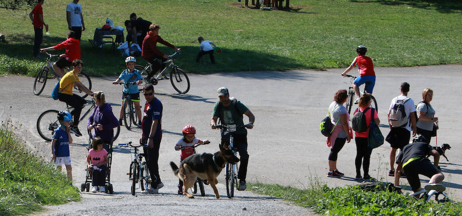 Sol y lleno total en Asturias en el puente del Pilar