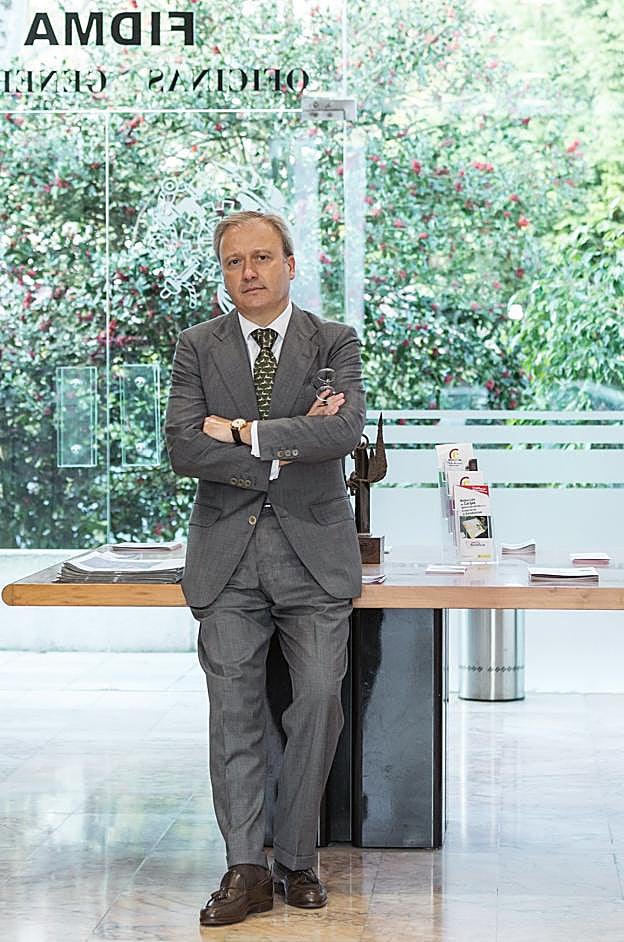 Álvaro Alonso, en la entrada de la Cámara de Gijón 