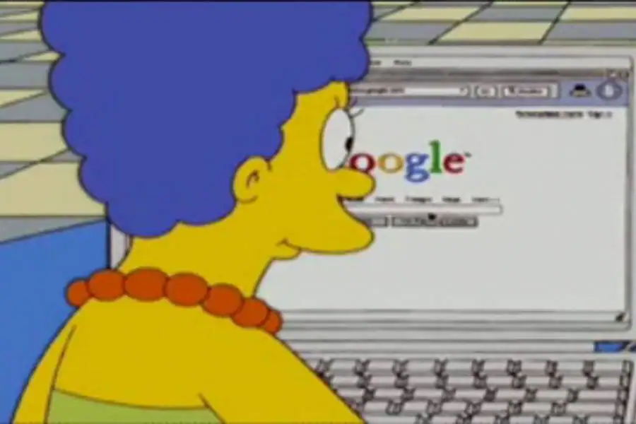 Marge, consultando Google.