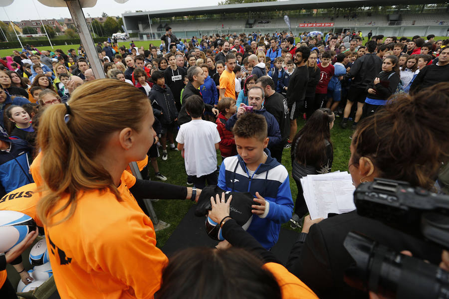 800 niños entrenan con los All Blacks en Gijón