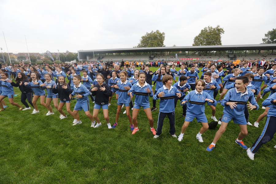 800 niños entrenan con los All Blacks en Gijón