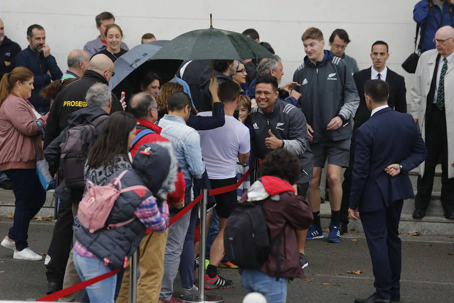 800 niños entrenan con los All Blacks en Gijón