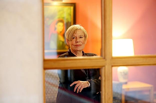 Karen Armstrong, ayer, en el ovetense Hotel de la Reconquista. 