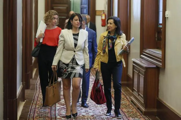 Adriana Lastra y Margarita Robles, ayer, en el Congreso. 