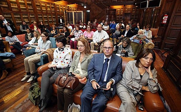 Imagen. Desayuno en Oviedo con Karen Armstrong.