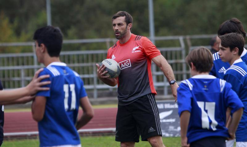 Los jugadores de rugby asturianos, a las órdenes de los All Blacks