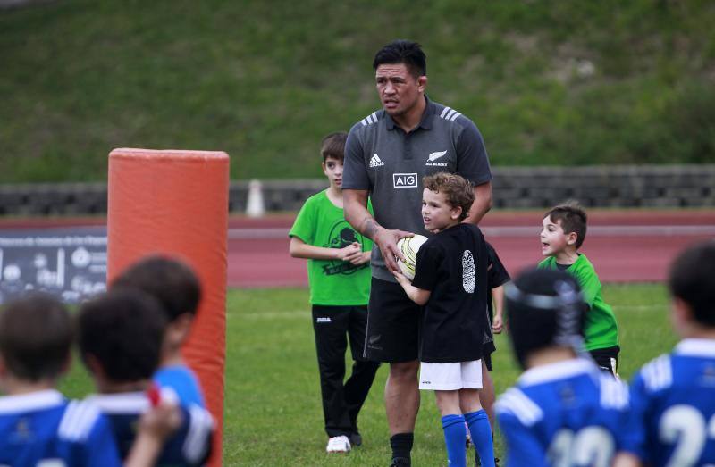 Los jugadores de rugby asturianos, a las órdenes de los All Blacks