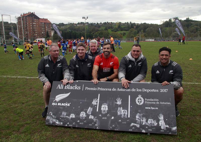 Los jugadores de rugby asturianos, a las órdenes de los All Blacks