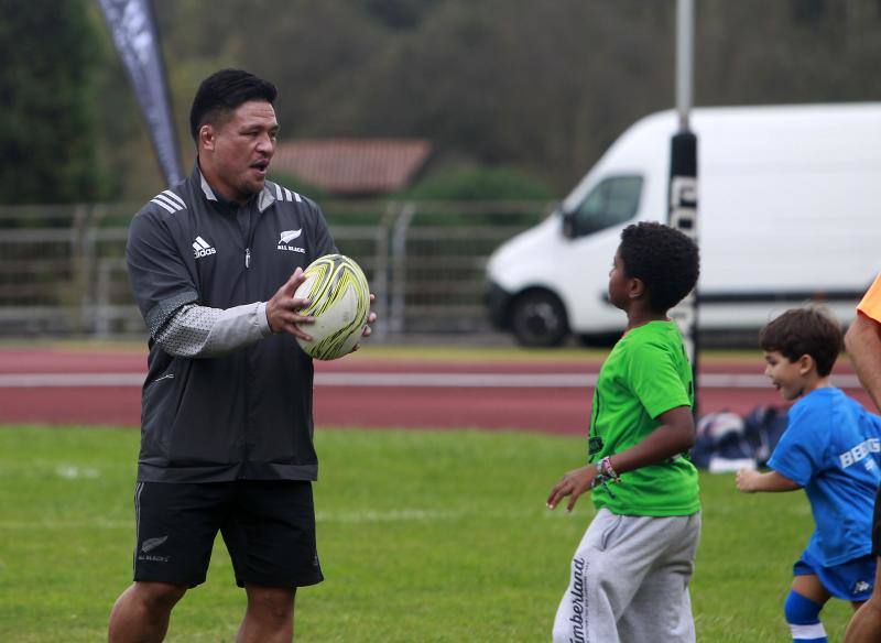 Los jugadores de rugby asturianos, a las órdenes de los All Blacks