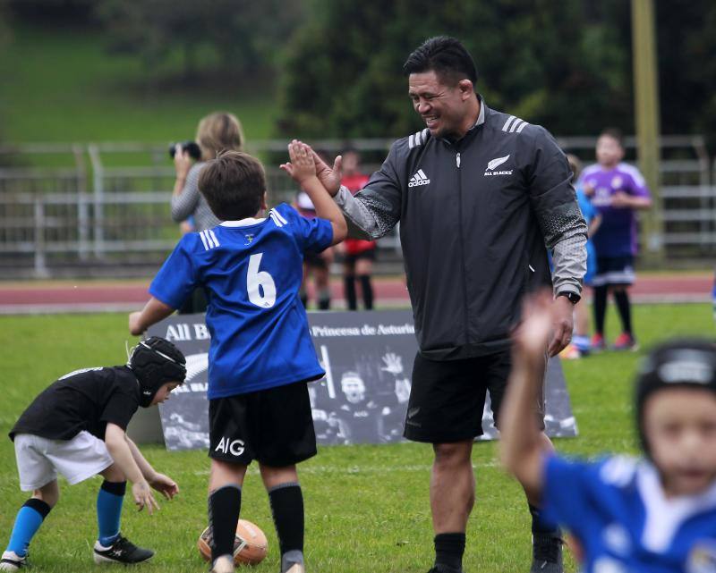 Los jugadores de rugby asturianos, a las órdenes de los All Blacks