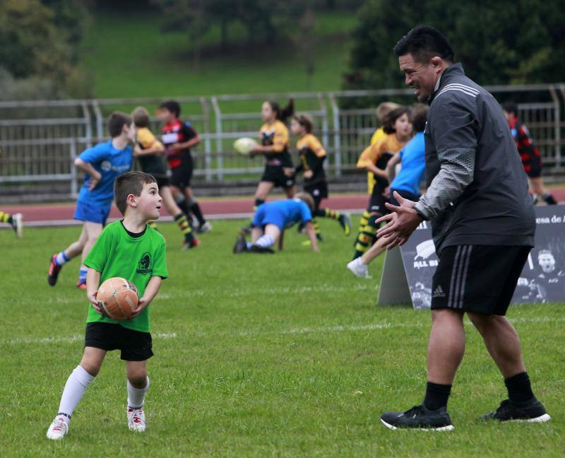 Los jugadores de rugby asturianos, a las órdenes de los All Blacks