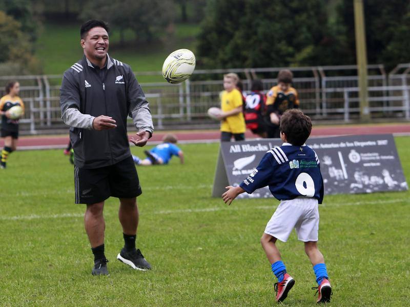 Los jugadores de rugby asturianos, a las órdenes de los All Blacks