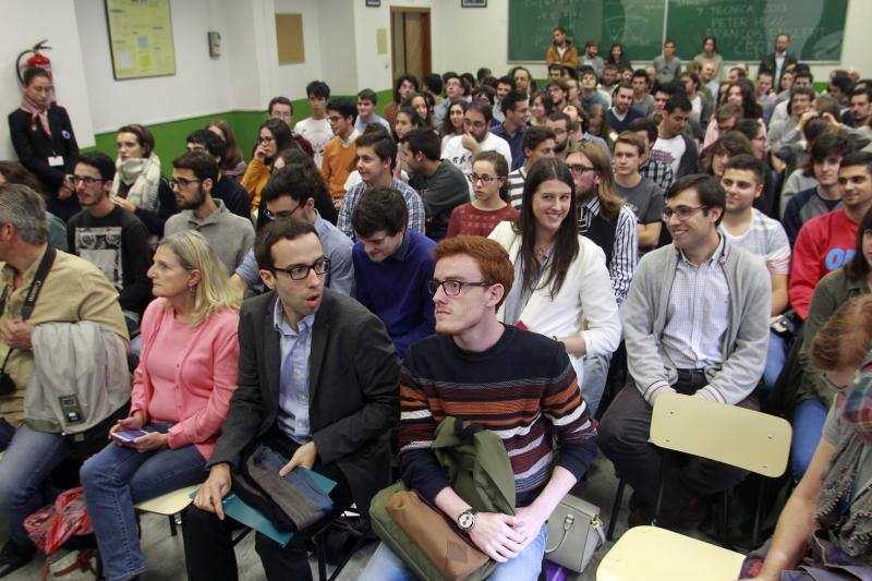 Numerosos estudiantes acudieron al encuentro con los galardonados con el Premio Princesa de Asturias de Investigación Científica y Técnica