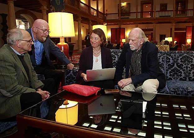 Rainer Weiss, Kip S. Thorne, Laura Cadonati y Barry C. Barish, en el Reconquista. 