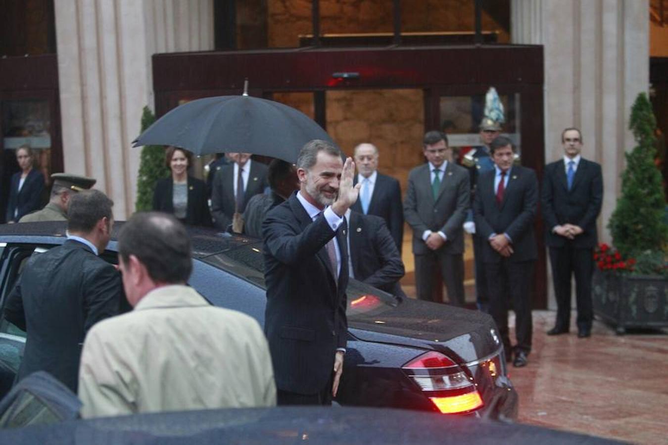 Los Reyes a su llegada al Auditorio Príncipe Felipe de Oviedo