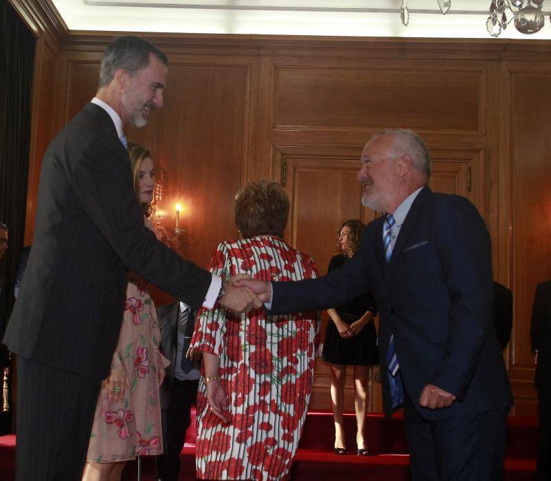 Los Reyes reciben a los premiados con las Medallas de Asturias