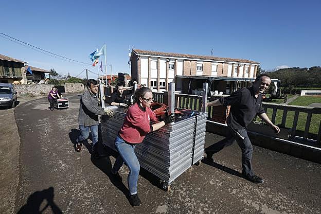 Operarios y vecinos trabajaron sin descanso para que todo estuviese listo para hoy. 