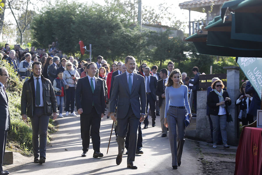 Los Reyes entregan a Poreñu el premio al Pueblo Ejemplar de Asturias 2017