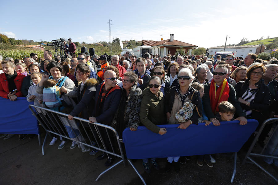 Los Reyes entregan a Poreñu el premio al Pueblo Ejemplar de Asturias 2017