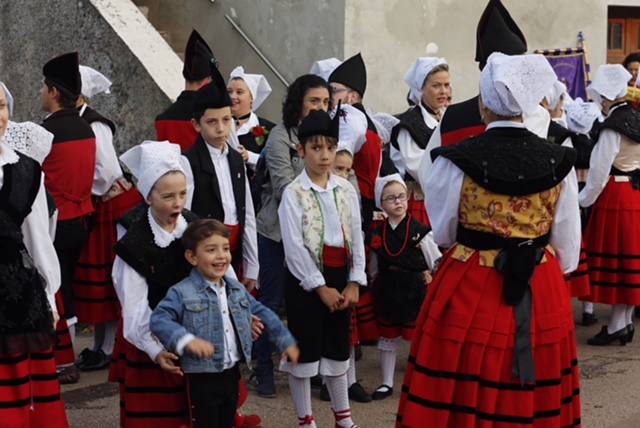 Poreñu celebra el Pueblo Ejemplar 2017 con tradición y asturianía