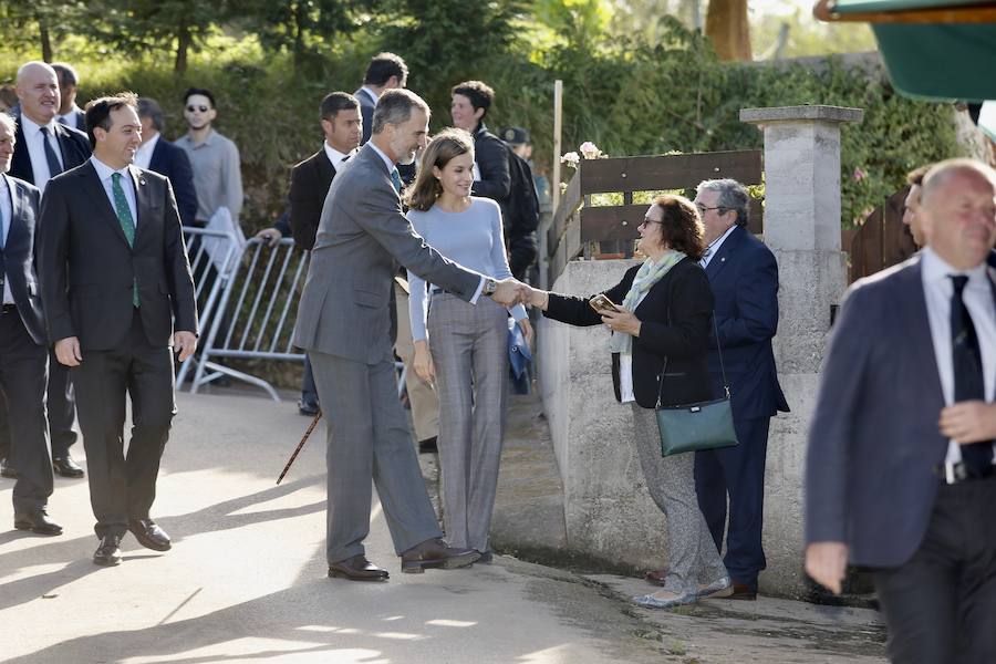 Los Reyes entregan a Poreñu el premio al Pueblo Ejemplar de Asturias 2017