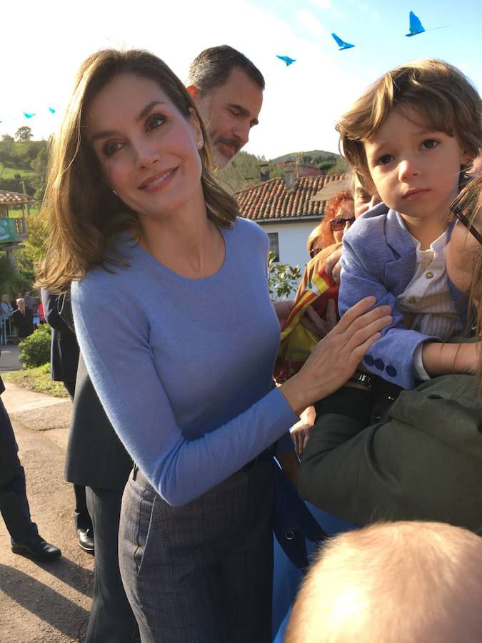 Se trata del hermano del pequeño Liam, el niño que ha seguido a los reyes desde 2013 a todas las entregas del Premio Princesa de Asturias al pueblo ejemplar 