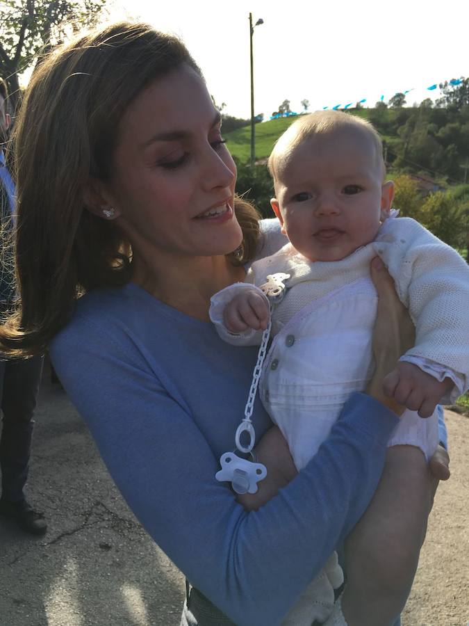 Se trata del hermano del pequeño Liam, el niño que ha seguido a los reyes desde 2013 a todas las entregas del Premio Princesa de Asturias al pueblo ejemplar 