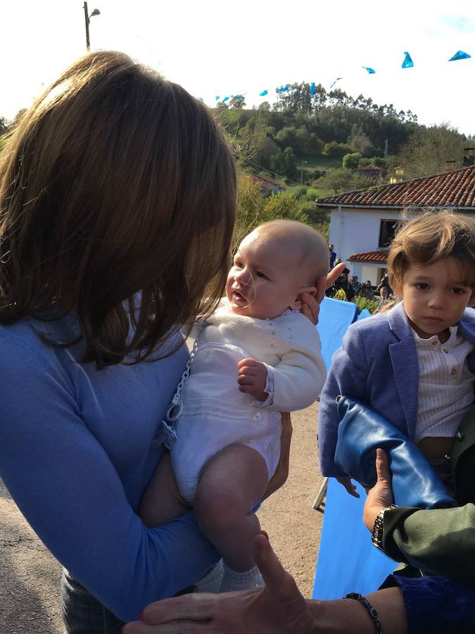 Se trata del hermano del pequeño Liam, el niño que ha seguido a los reyes desde 2013 a todas las entregas del Premio Princesa de Asturias al pueblo ejemplar 