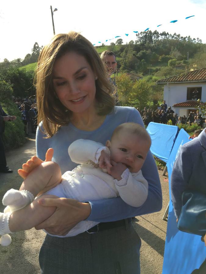 Se trata del hermano del pequeño Liam, el niño que ha seguido a los reyes desde 2013 a todas las entregas del Premio Princesa de Asturias al pueblo ejemplar 