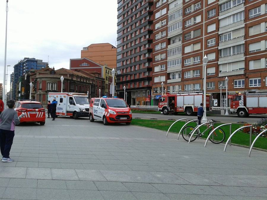 Rescatan a un hombre en la playa de San Lorenzo