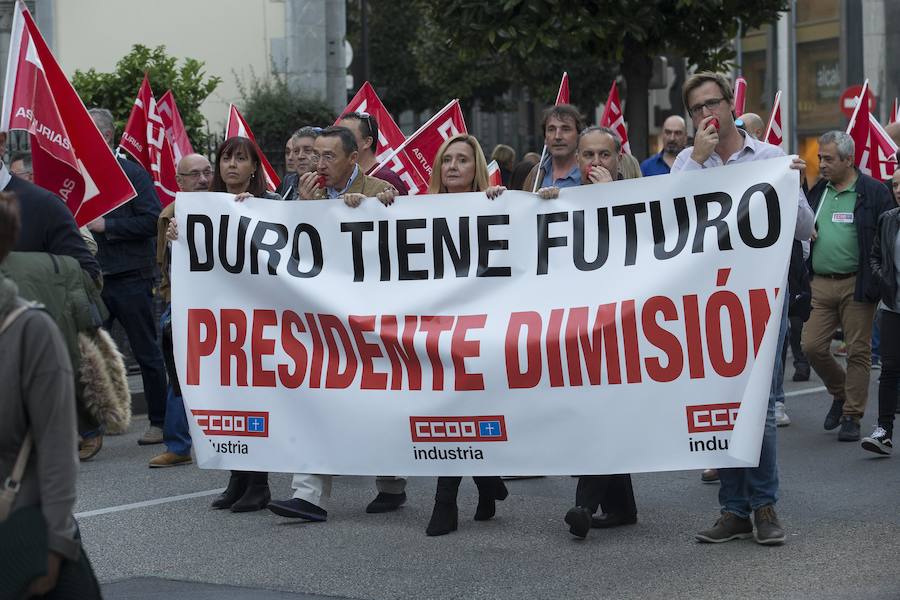 Cientos de trabajadores de Duro Felguera se manifiestan por Oviedo en defensa de la empresa