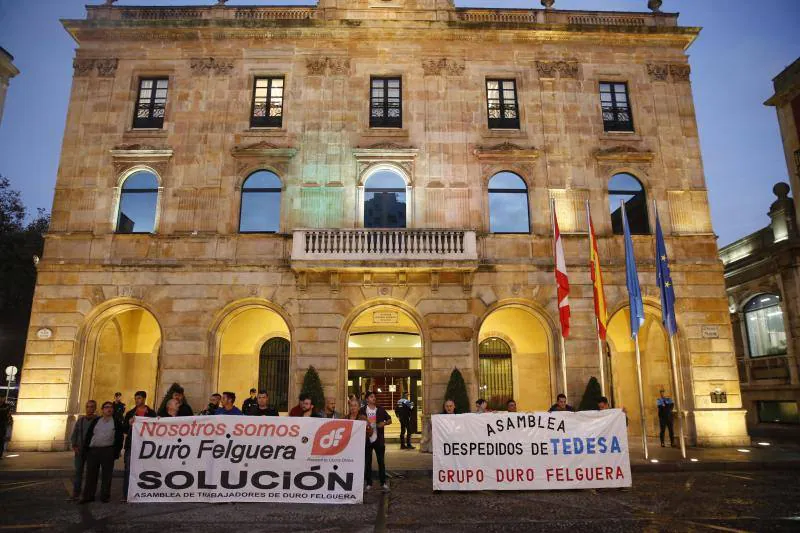 Los trabajadores de Duro se manifiestan en Gijón