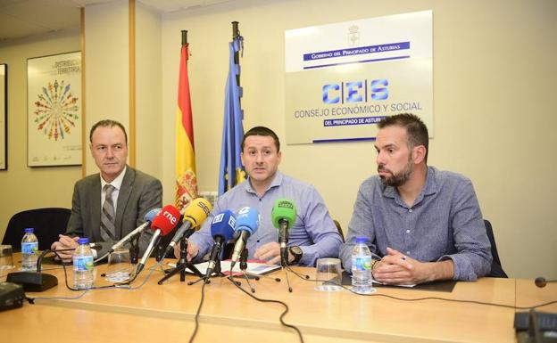 Alberto González, Javier Fernández Lanero y José Manuel Zapico, durante la rueda de prensa.