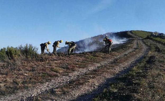 Las llamas se reavivan en Degaña