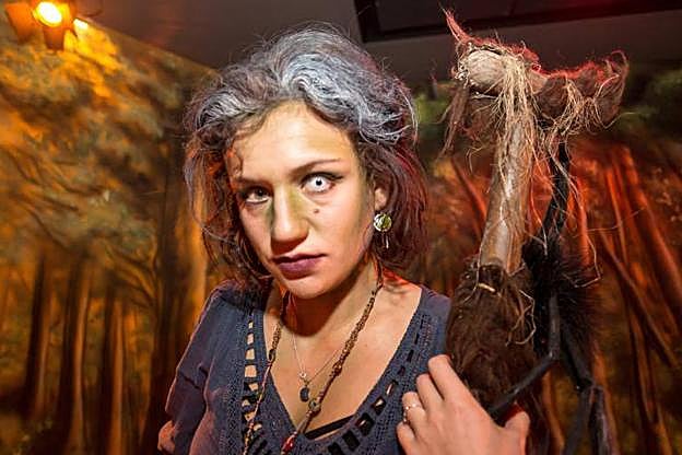 Una figurante que participará en las fiestas de Halloween del Botánico. 