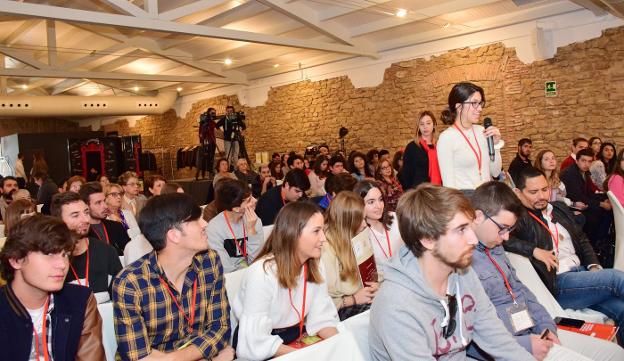 Público asistente a la jornada de Futuro en Español en las Bodegas Franco Españolas de Logroño. 