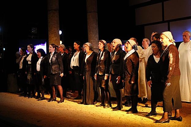 El coro, en el que destacaron las voces blancas, tiene su gran momento en el 'Va, pensiero'. 