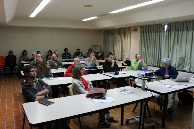 Los asistentes al primer día de las jornadas sobre agricultura ecológica. 