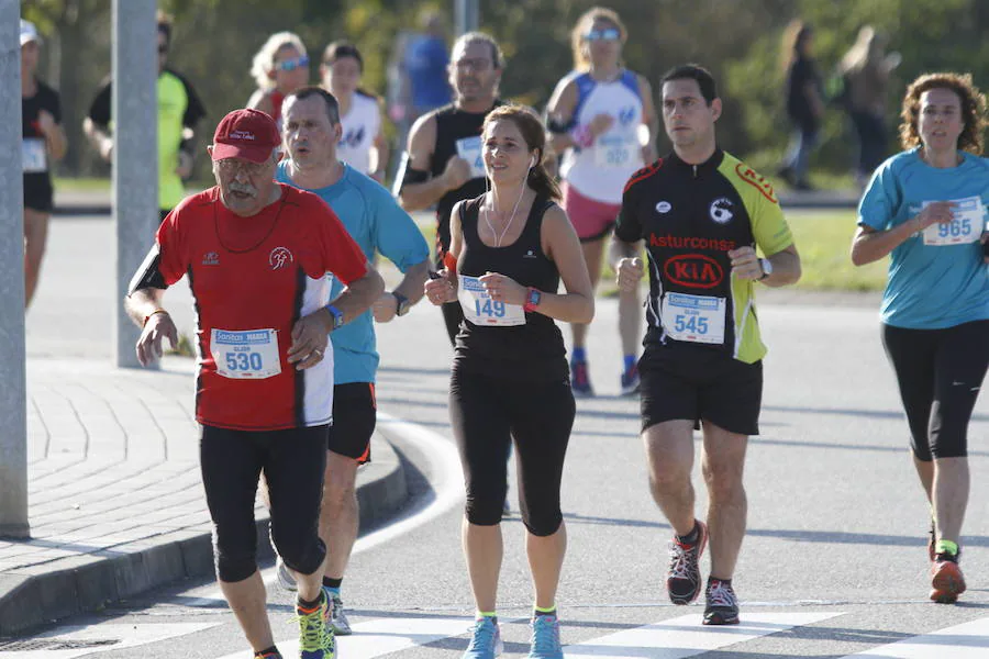 El luarqués estableció un nuevo récord de la prueba, en la que Verónica Pérez logró el triunfo en categoría femenina en su vuelta a la competición