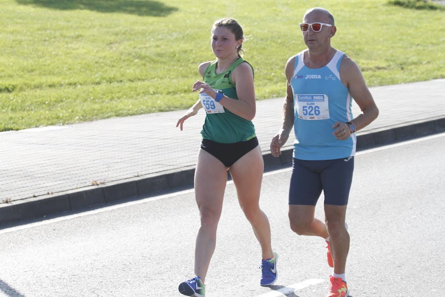 El luarqués estableció un nuevo récord de la prueba, en la que Verónica Pérez logró el triunfo en categoría femenina en su vuelta a la competición