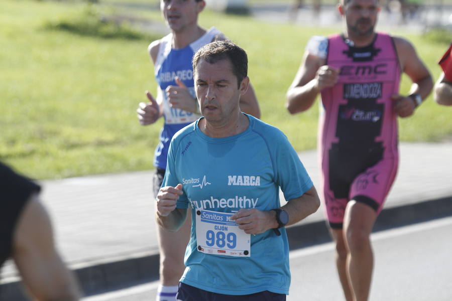 El luarqués estableció un nuevo récord de la prueba, en la que Verónica Pérez logró el triunfo en categoría femenina en su vuelta a la competición