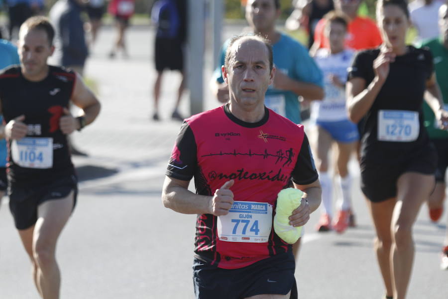 El luarqués estableció un nuevo récord de la prueba, en la que Verónica Pérez logró el triunfo en categoría femenina en su vuelta a la competición