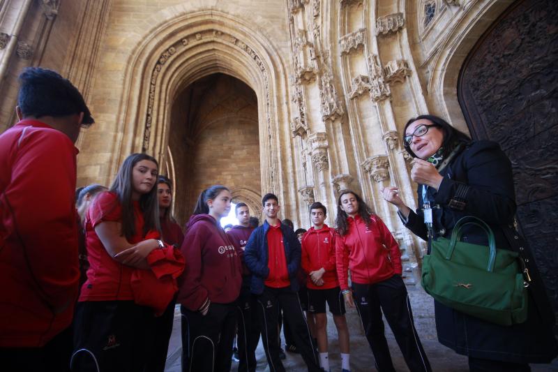 La iniciativa promueve sumergirse a través de visitas guiadas en las anécdotas históricas de Oviedo para descubrir el origen de sus episodios más emblemáticos 