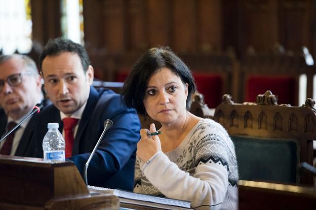 Francisco del Busto, Guillermo Martínez y Almudena Cueto, en la Junta. 