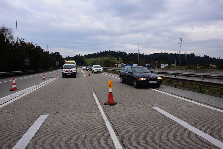 Retenciones en la autovía del Cantábrico por obras en Montico